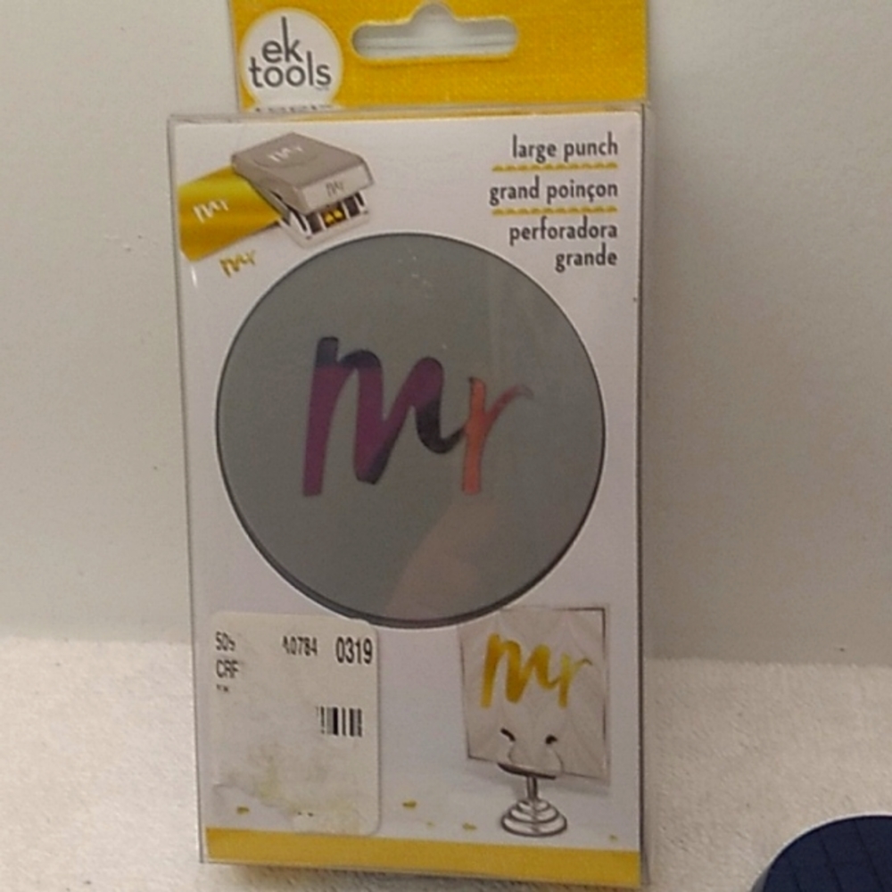 Eksuccess scrapbooking craft paper punch 1 1/2 in punch My